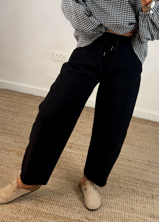 Barrel leg magic pants - black
