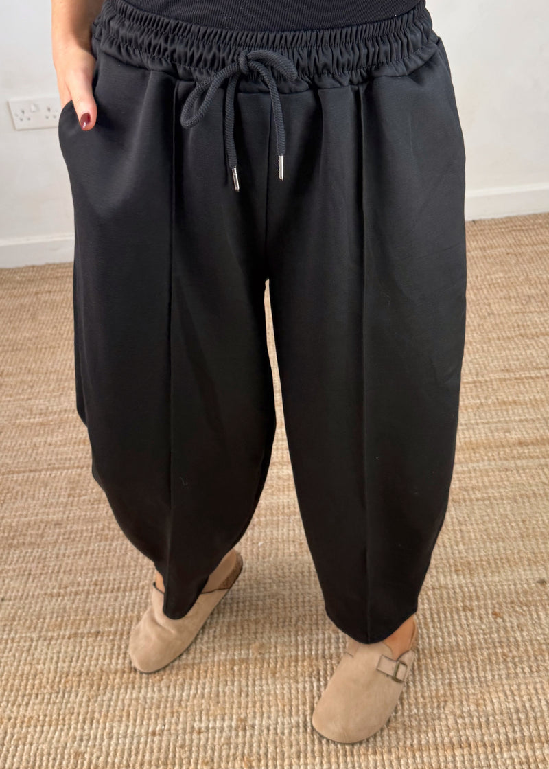 Carrot fit jogger - black-The Style Attic