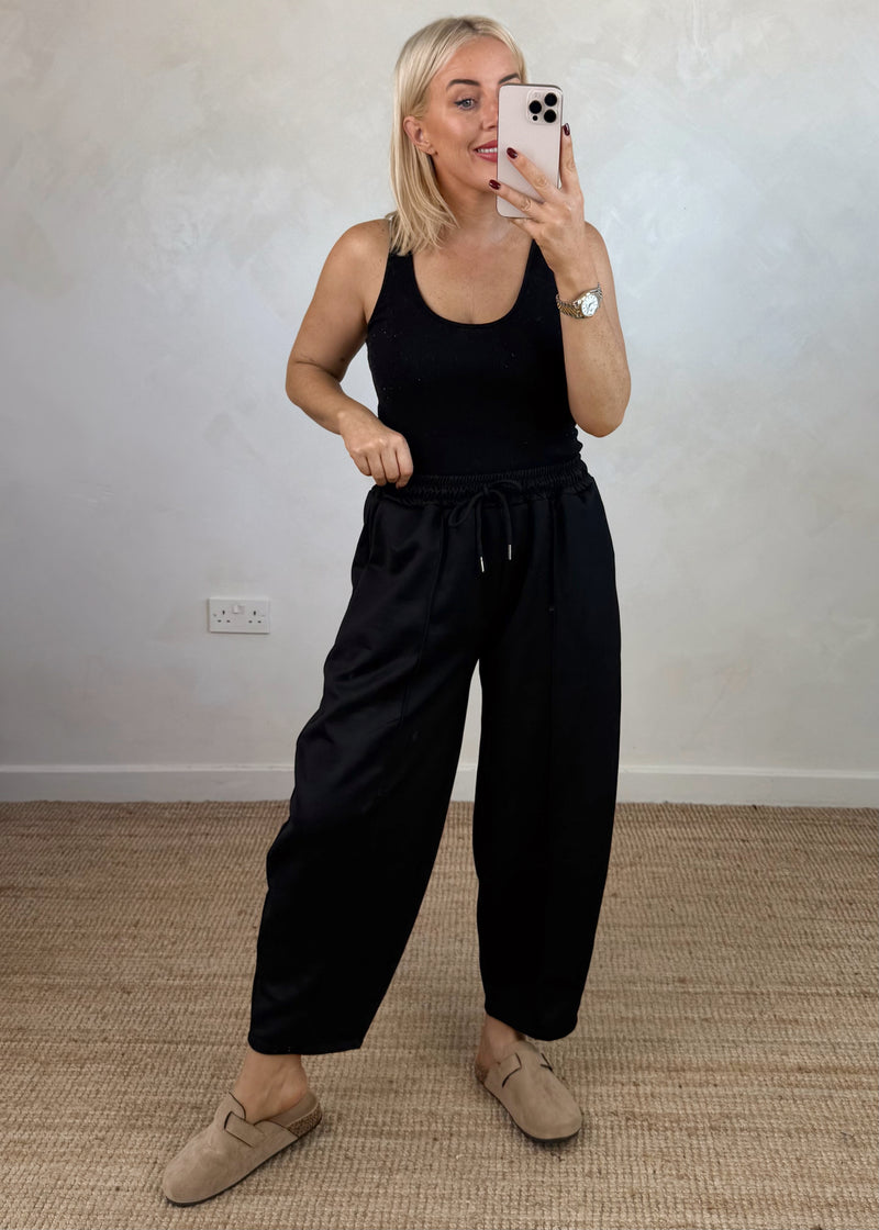 Carrot fit jogger - black-The Style Attic