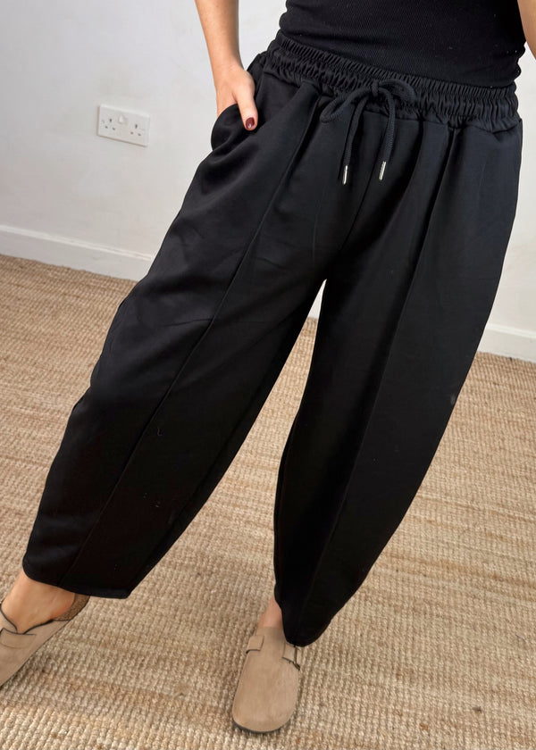 Carrot fit jogger - black-The Style Attic