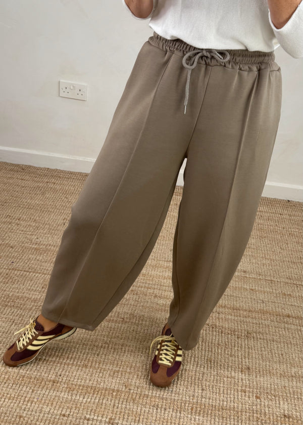 Carrot fit jogger - taupe-The Style Attic