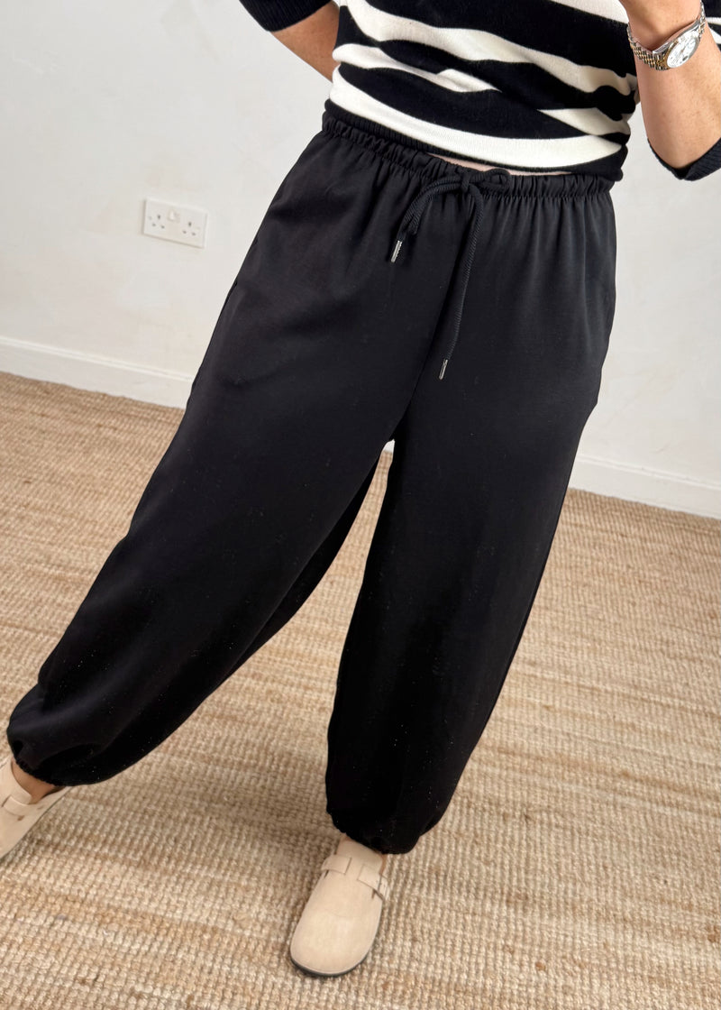 Cocoon jogger - black-The Style Attic