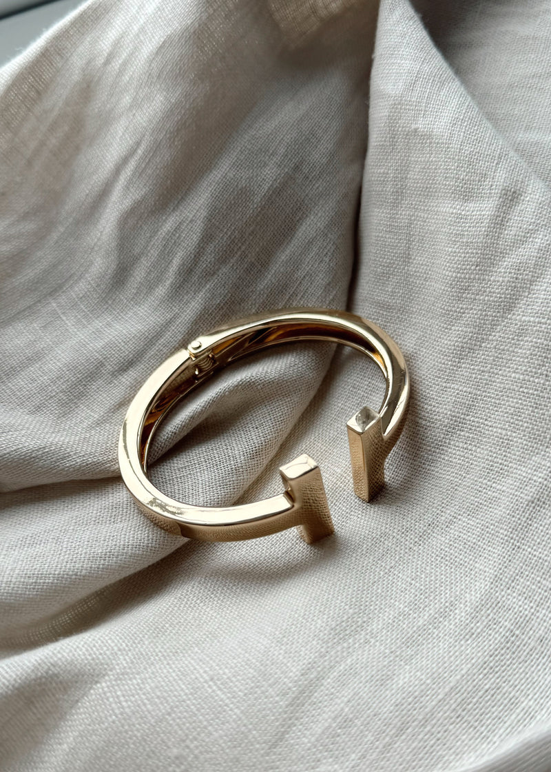 Envy T bracelet - gold-The Style Attic