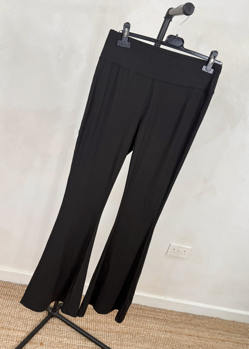 Flared leggings (16 - 22) - black-The Style Attic