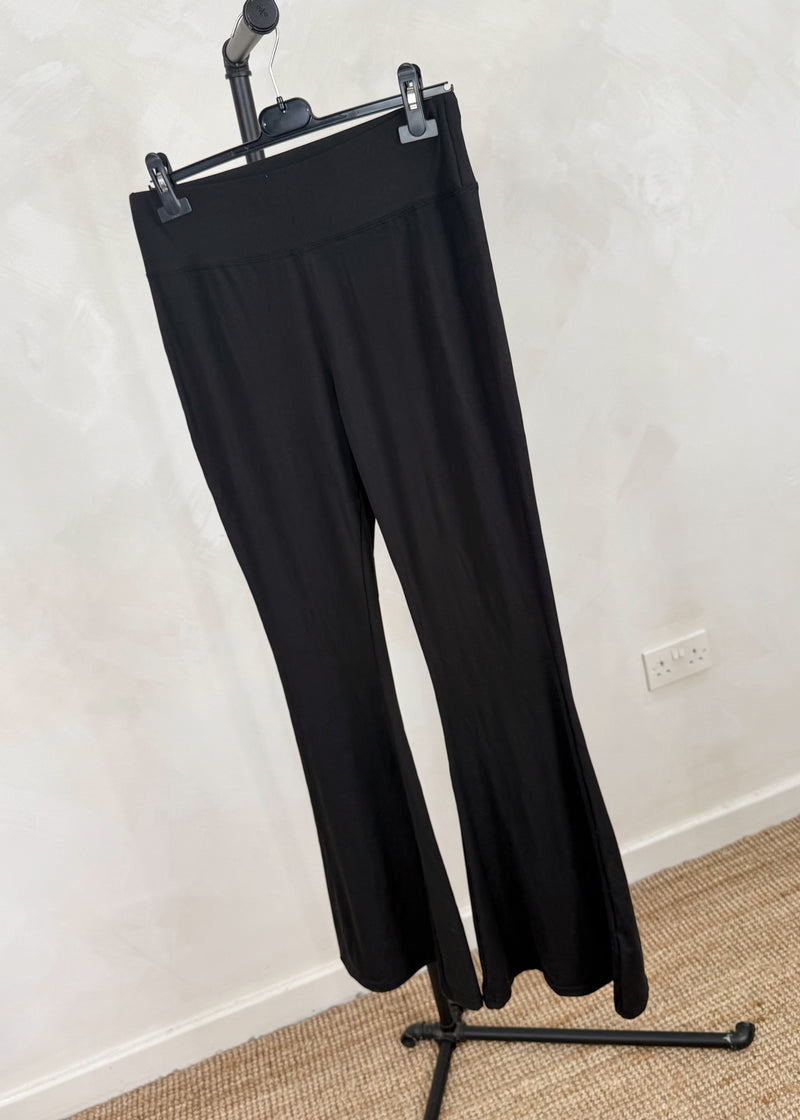 Flared leggings (16 - 22) - black-The Style Attic