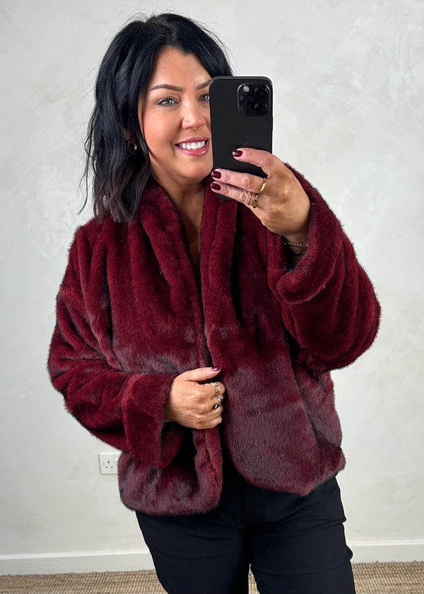 Lavish fur coat - Merlot