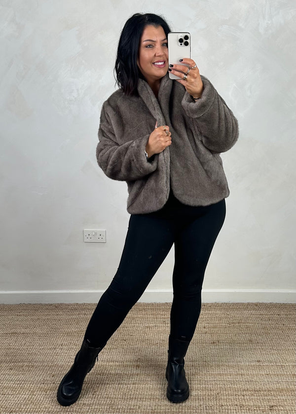 Lavish fur coat - taupe