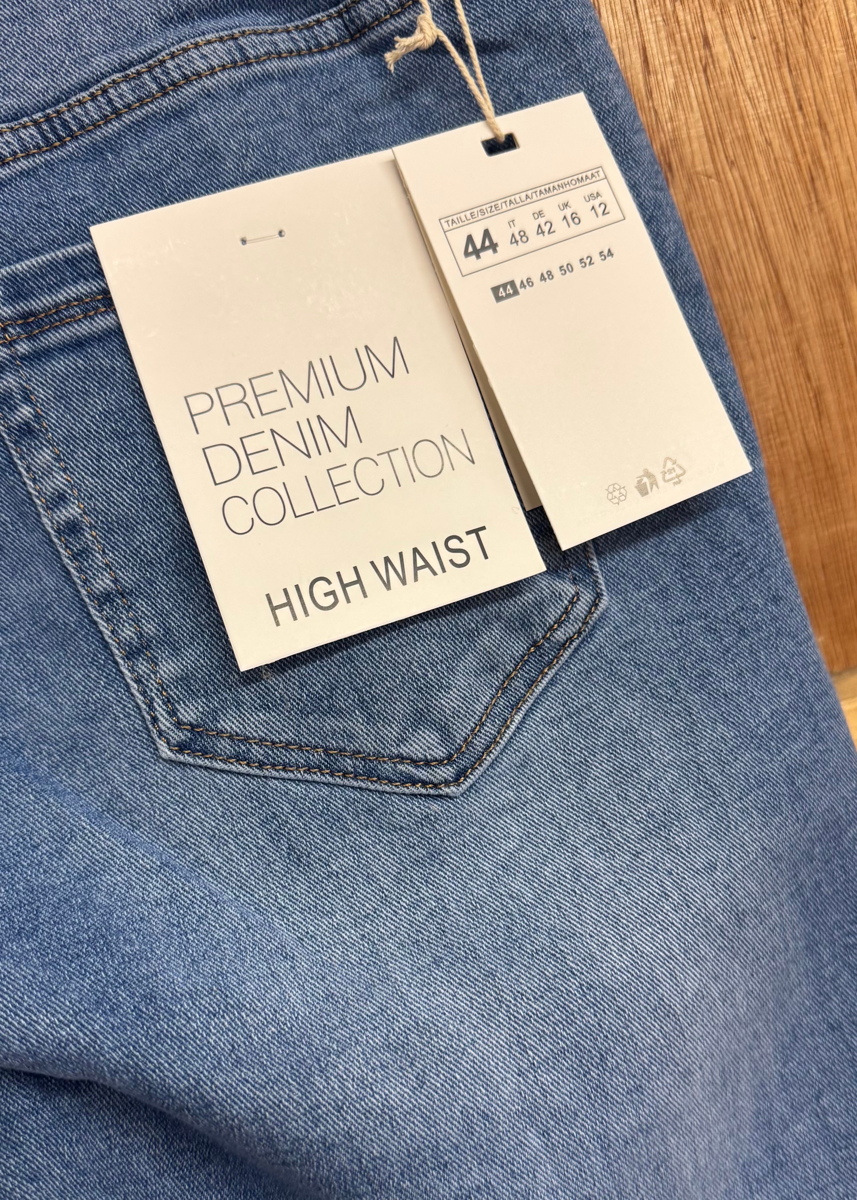 Laney frayed hem jeans (sizes 16-26) – The Style Attic