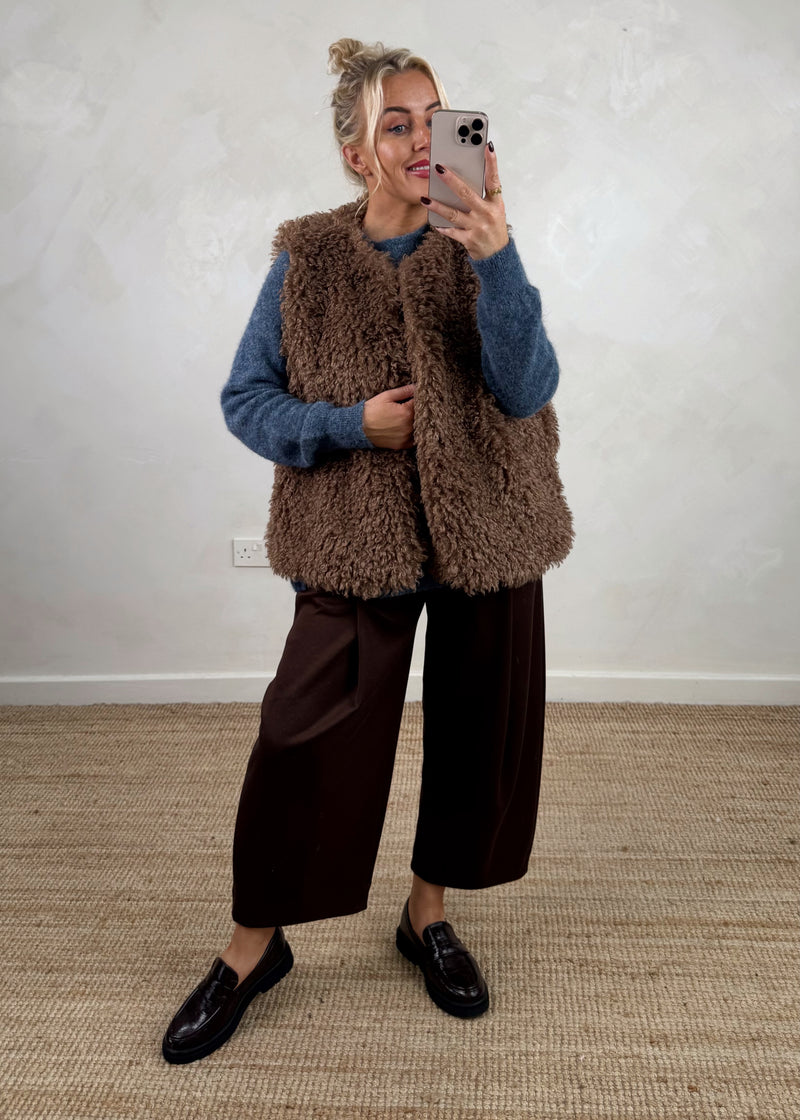 Mila shaggy gilet - chocolate-The Style Attic