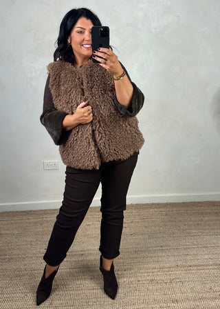 Mila shaggy gilet - chocolate-The Style Attic