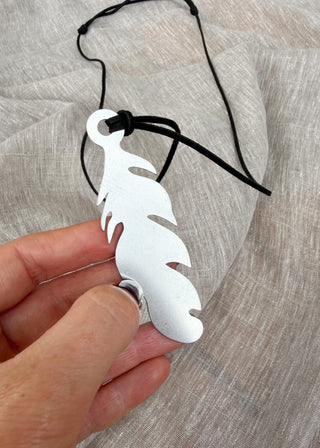 Pendant necklace - leaf-The Style Attic
