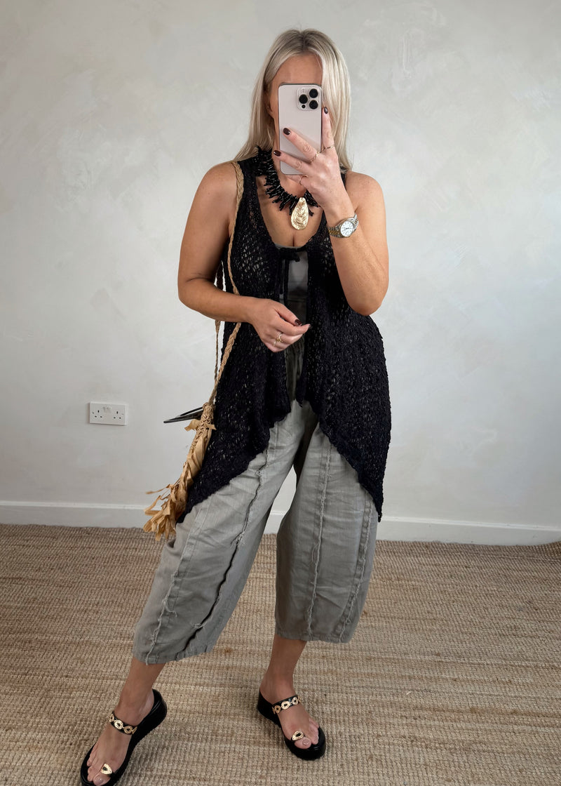 Popcorn sleeveless tie front - black-The Style Attic