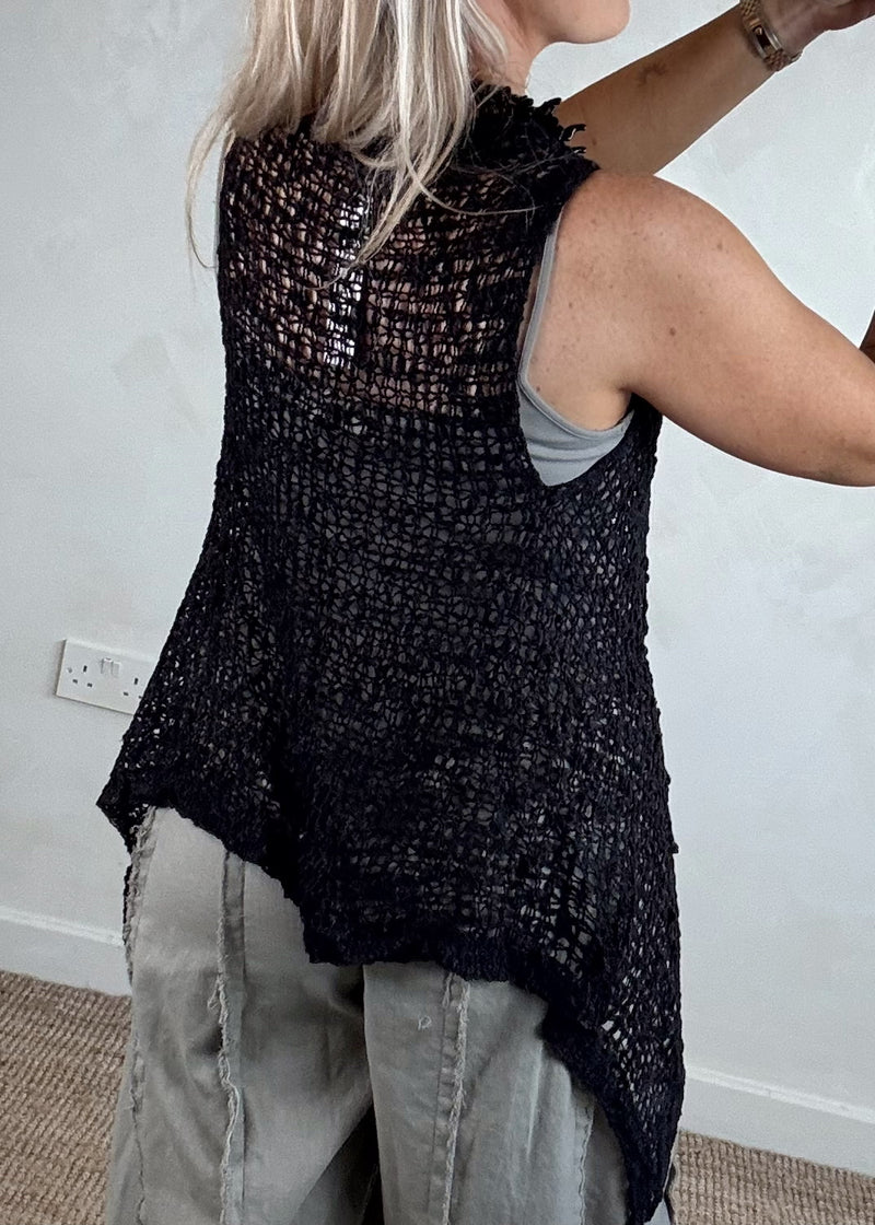 Popcorn sleeveless tie front - black-The Style Attic