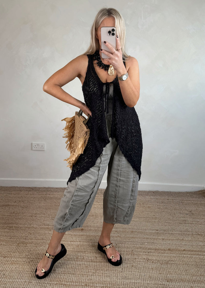 Popcorn sleeveless tie front - black-The Style Attic