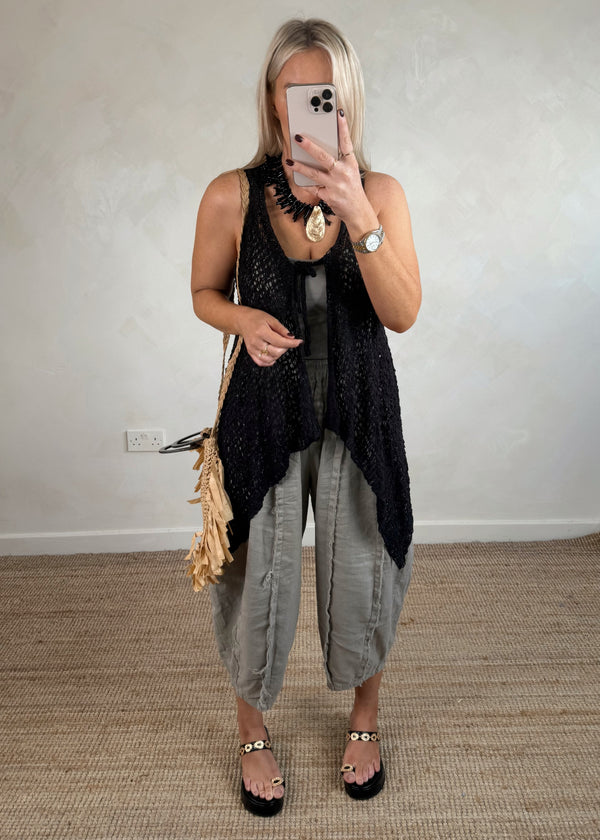 Popcorn sleeveless tie front - black-The Style Attic