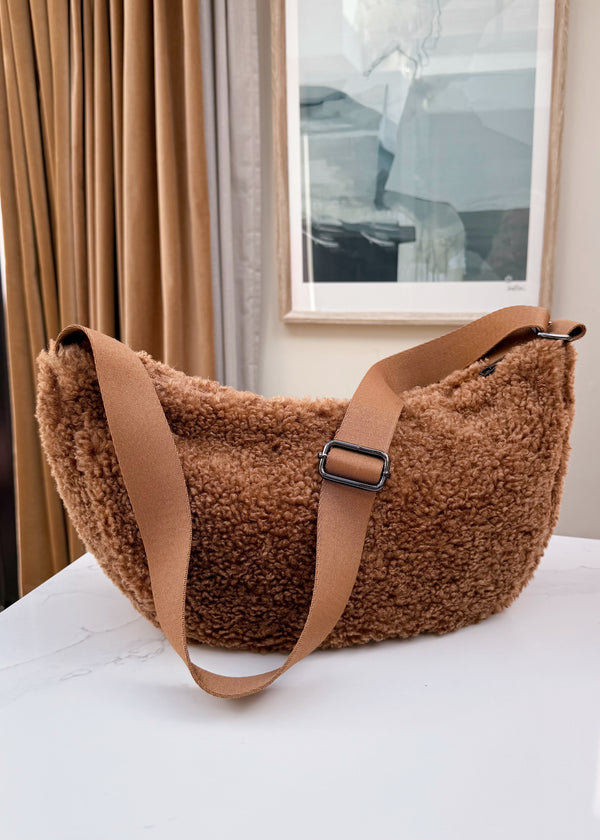Khan boucle sling bag - tan