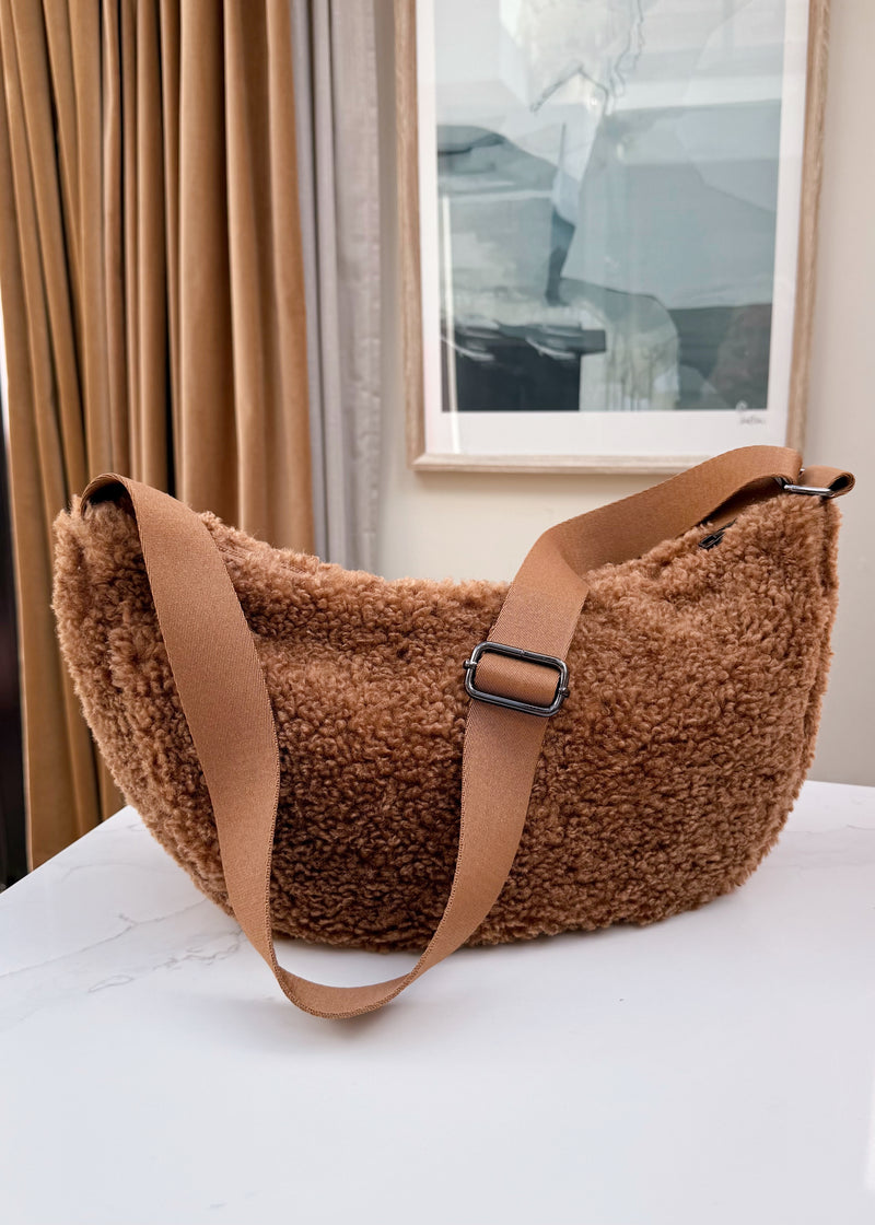 Khan boucle sling bag - tan