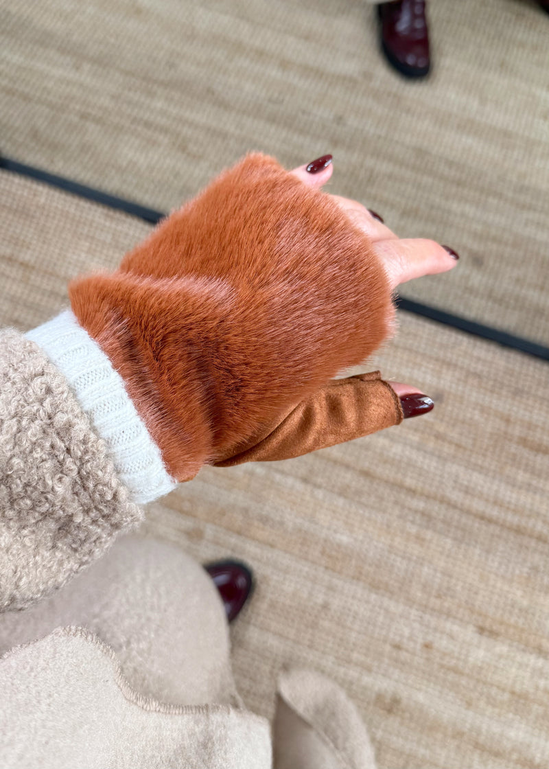 Fur trim hand warmer glove - rust