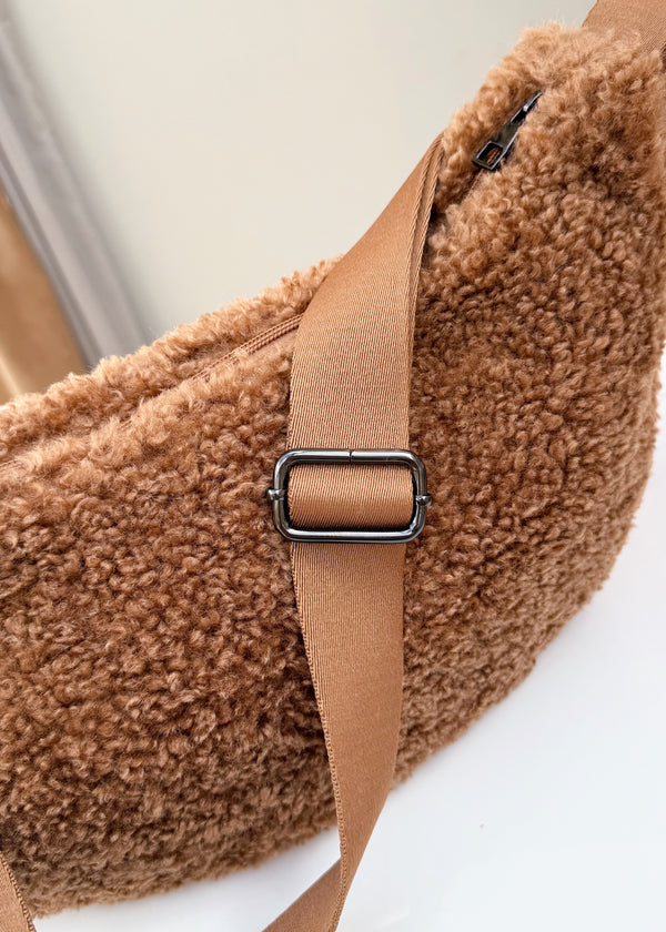 Khan boucle sling bag - tan