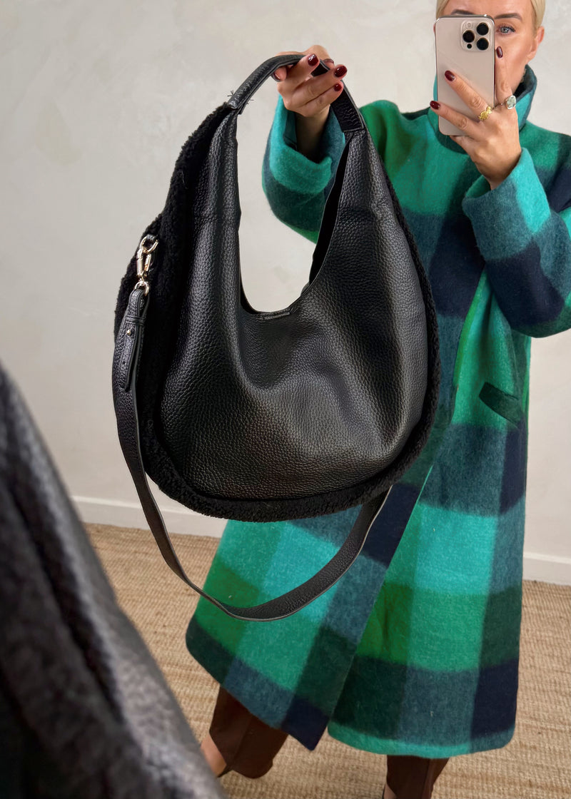 Martina teddy bag - black