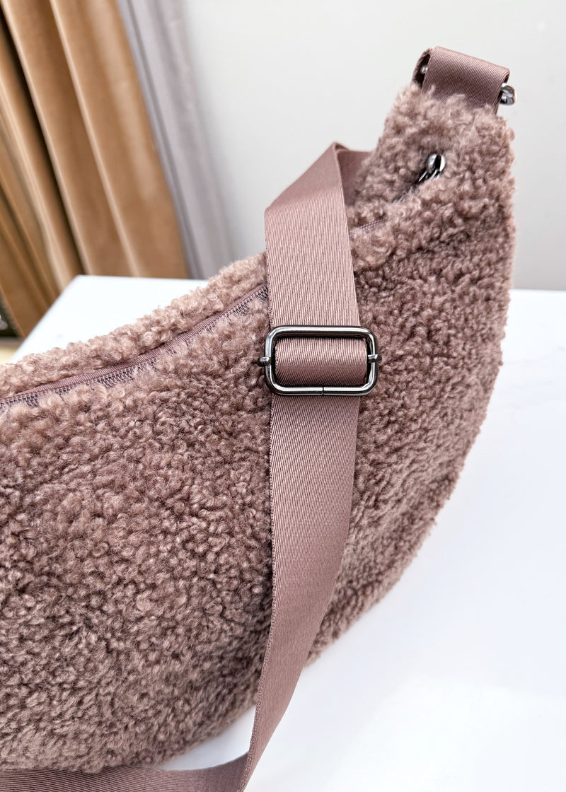 Khan boucle sling bag - chocolate