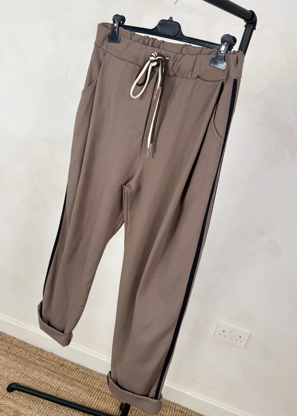 Beth striped jogger - mocha