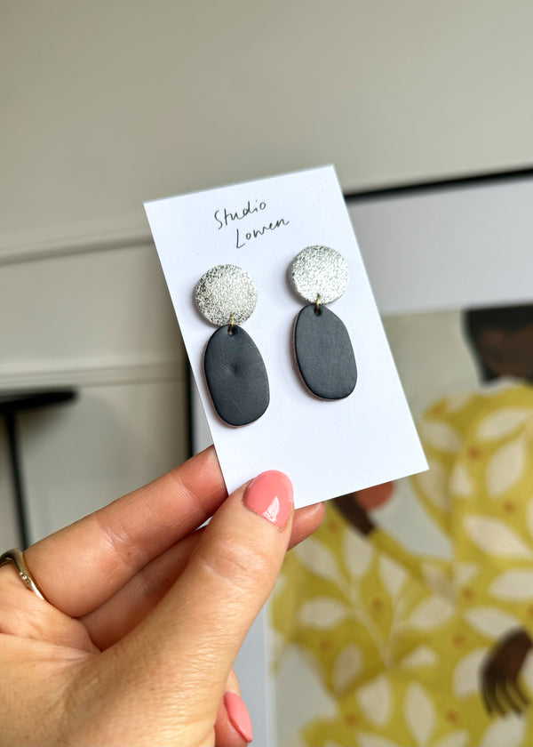 Maia leather earrings - navy