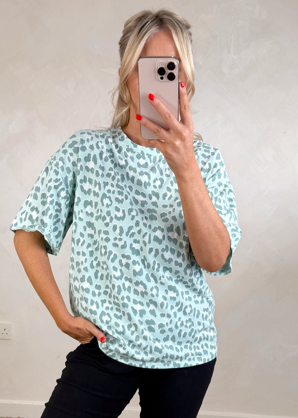 Bonnie leopard print tee - aqua