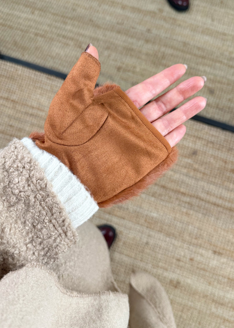 Fur trim hand warmer glove - rust